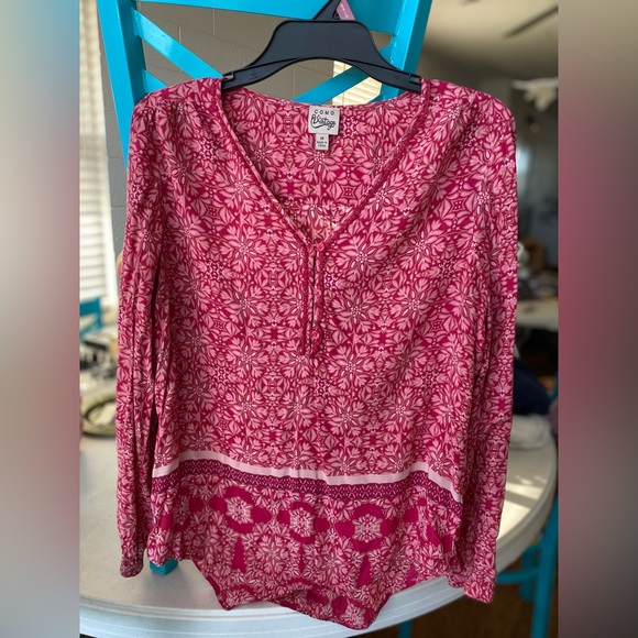 Como Vintage Tops - Como Vintage women’s long sleeve top.